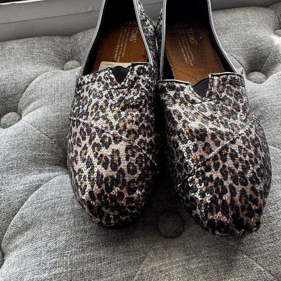 TOMS Women's Black and Brown Leopard Flats - Picture 2 of 4